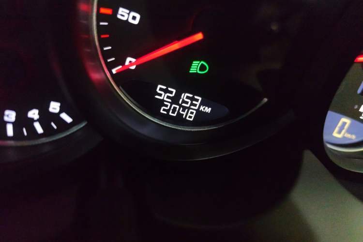 Used Porsche Cayenne 2016 Cayenne GTS 3.6T Odometer Close Up