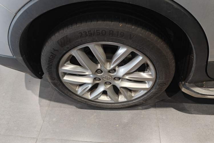 Used Buick Envision 2018 28T Four-Wheel Drive Luxury Model Right Rear Wheel Hub