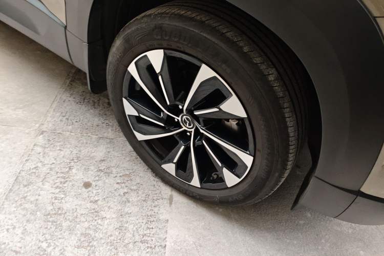 Used Mazda CX-50 2023 2.5L Luxury Edition Right Front Wheel Hub