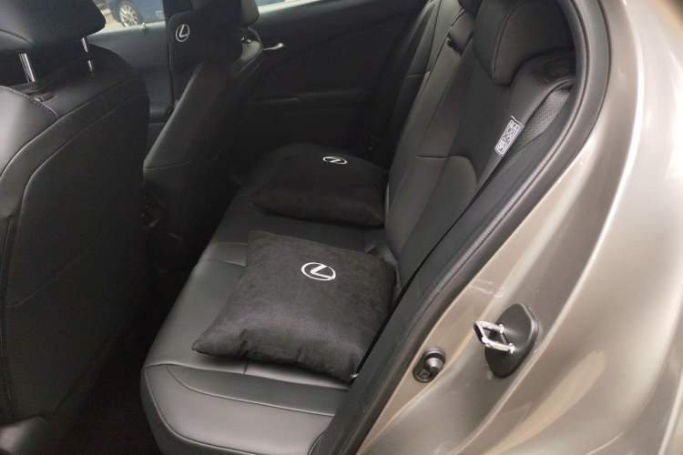 Used Lexus UX 2020 260h Explore-Cool Edition
