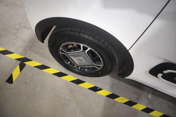 Used Baojun E300 2020 Starry Intelligence Edition Right Rear Wheel Hub