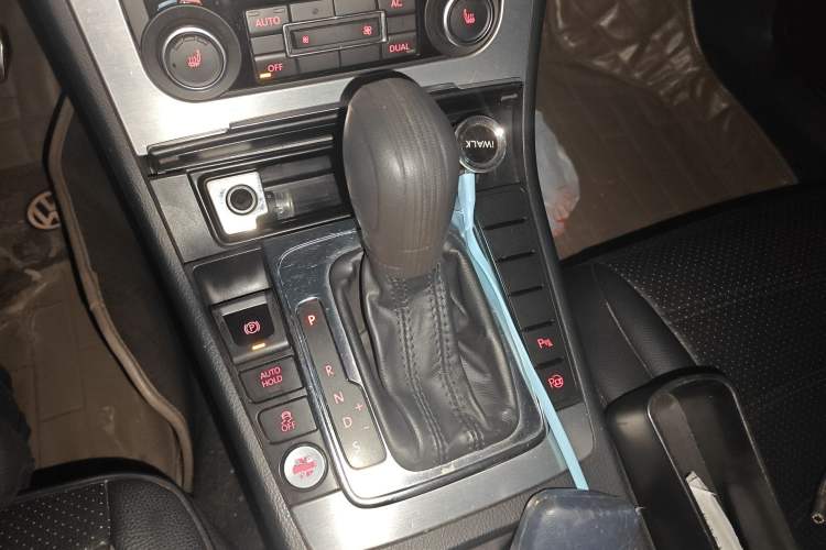 Used Volkswagen FAW-Volkswagen CC 2012 1.8TSI Luxury Model Gear Lever