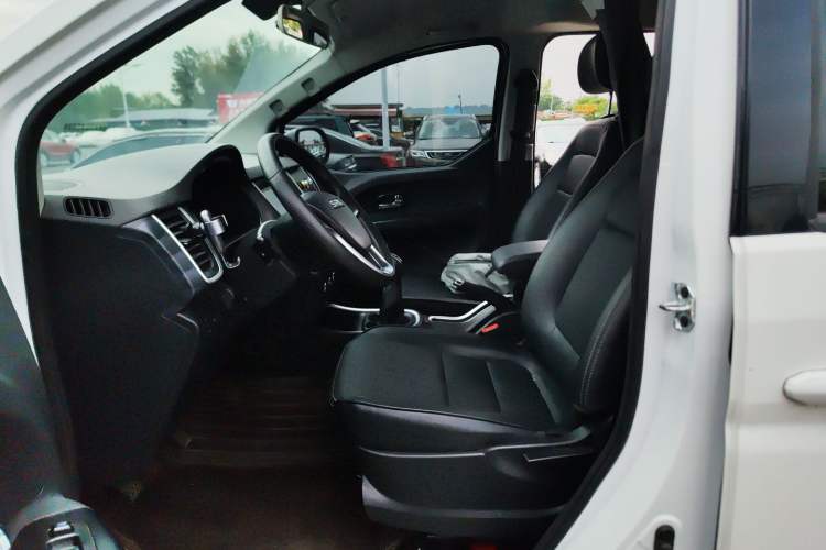 Used Jinbei Gold Hiace M Classic 2022 1.5L Travel Lion Passenger Van 6 Seats