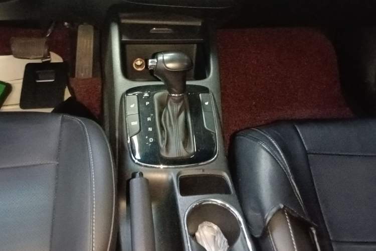 Used Kia K3 2017 1.6L Automatic 15th Anniversary Special Edition GLS Gear Lever