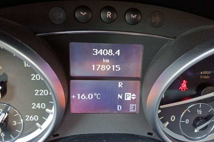 Used Mercedes-Benz R-Class 2017 R 320 4MATIC Business Edition Prestige Model