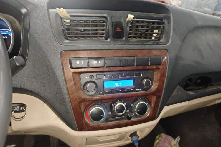 Used CHANGAN KAICHENG Ruixing M80 2019 1.5L Base Version 2-Seater Single-Steamed Air Conditioning China VI Standard Flat Roof Rear-Hinged Doors DAM15KR Audio And AC Panel