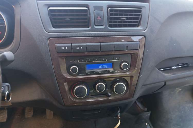 Used CHANGAN KAICHENG Ruixing M60 2020 1.5L Base Version China VI Standard 2-Seater Van with DAM15KR Engine Audio And AC Panel