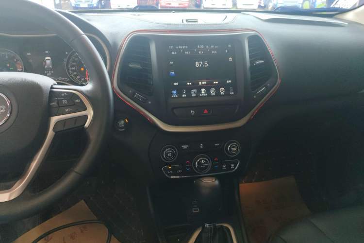 Used Jeep Cherokee 2016 2.0L Superior Edition