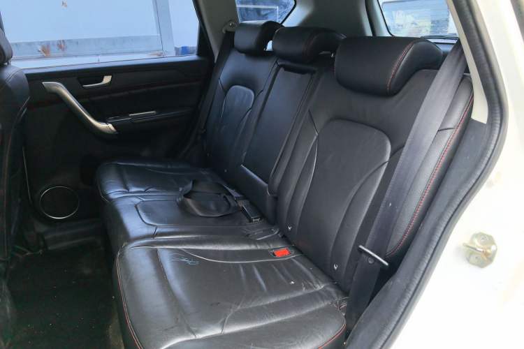 Used Haval H6 2015 Upgraded Model 1.5T Manual Two-Wheel Drive Prestige Version
