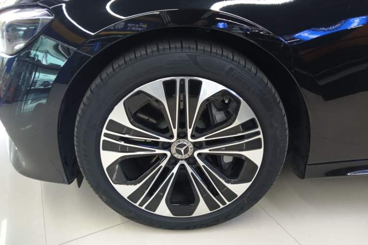Used Mercedes-Benz E-Class New Energy 2024 E 350 e L Plug-in Hybrid Sedan Left Front Wheel Hub