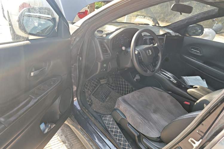 Used Honda Vezel 2015 1.8L CVT 2WD Elite Model
