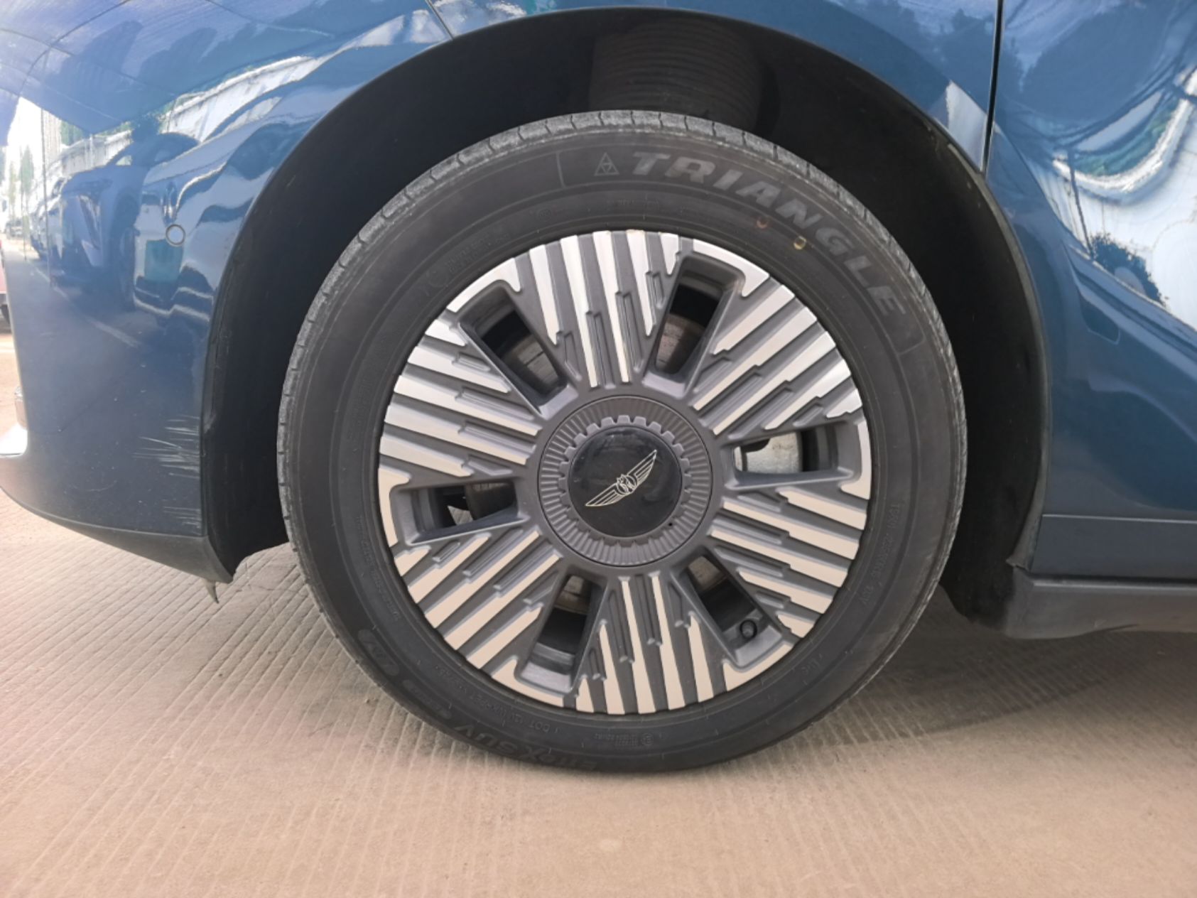 Geely Galaxy LEVC L380 2024 140-Degree 6-Seater All-Wheel-Drive Ultra — снимка 10