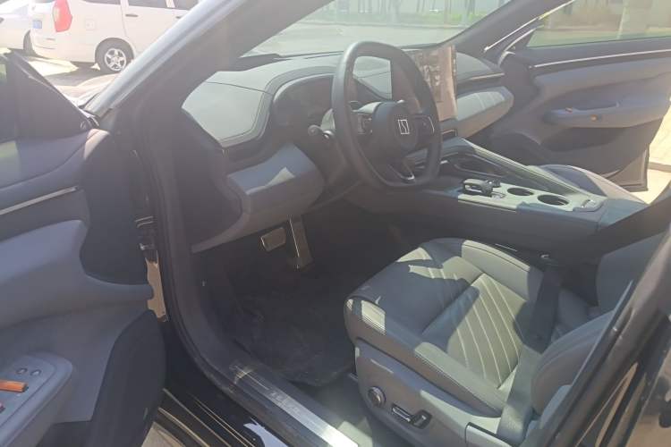 Used Zeekr 001 2025 WE Edition 95 kWh All-Wheel Drive Driver Seat