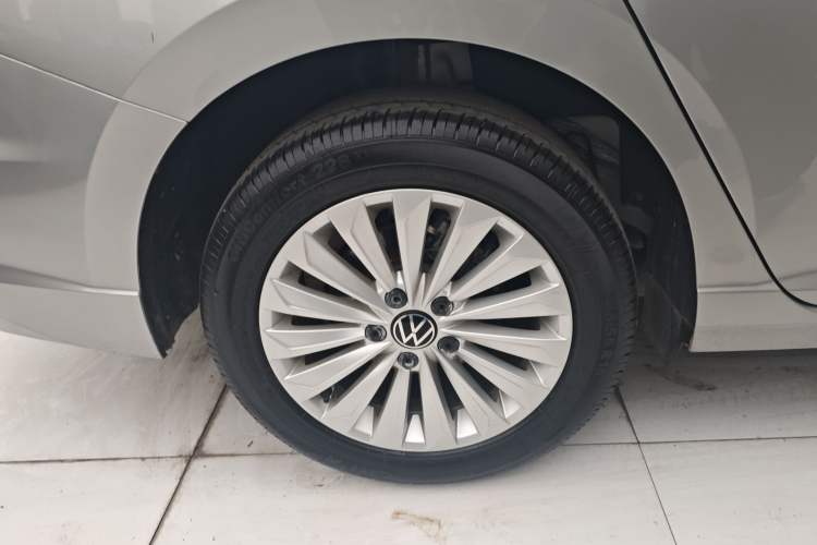 Used Volkswagen Lavida 2019 1.5L Automatic Comfort Edition China VI Standard Right Rear Wheel Hub