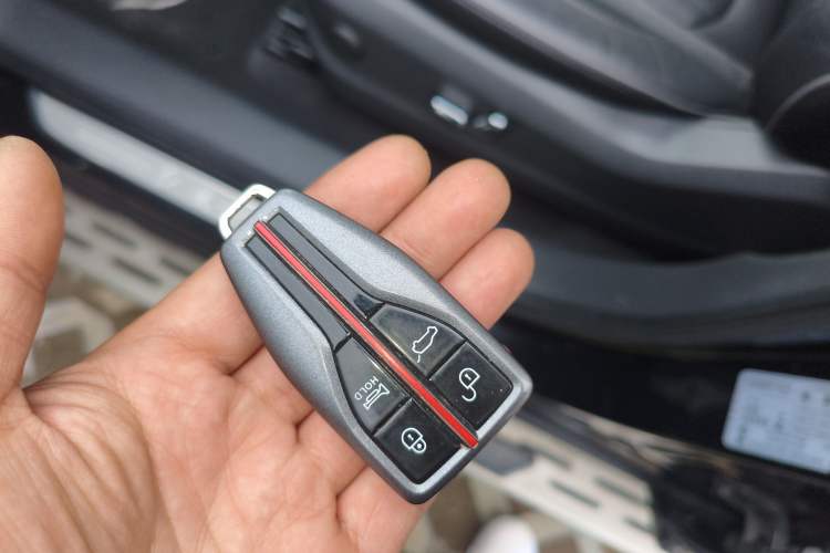 Used Hongqi HS5 2022 Facelifted Version 2.0T Smart Connect Flagship All-Wheel-Drive Edition Vehicle Key