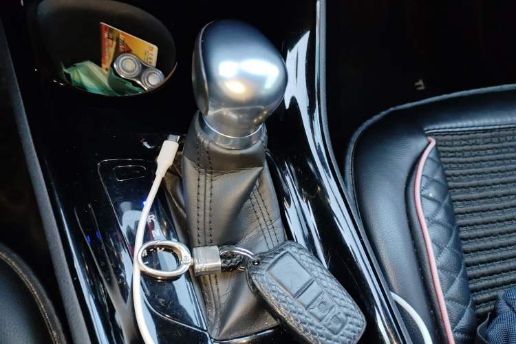 Used Toyota IZOA 2018 2.0L Yichi Version China VI Standard
