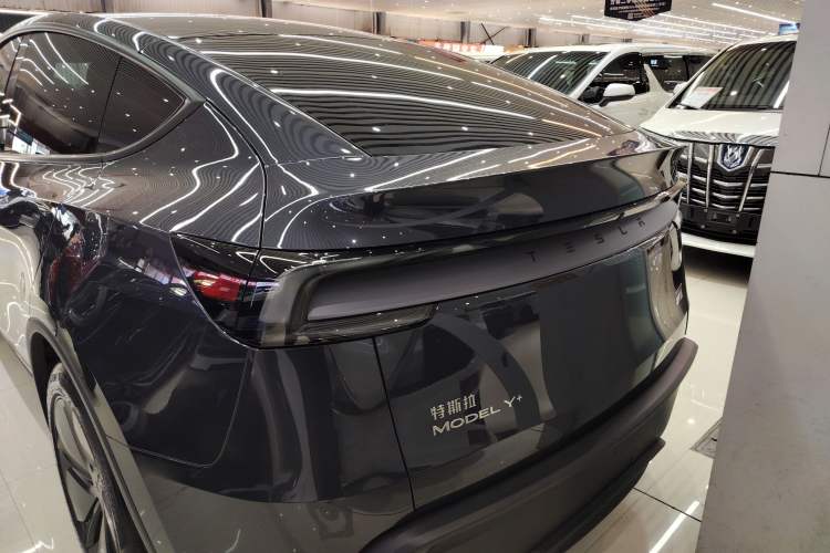 Used Tesla Model Y 2025 Long-Range All-Wheel Drive First Edition
