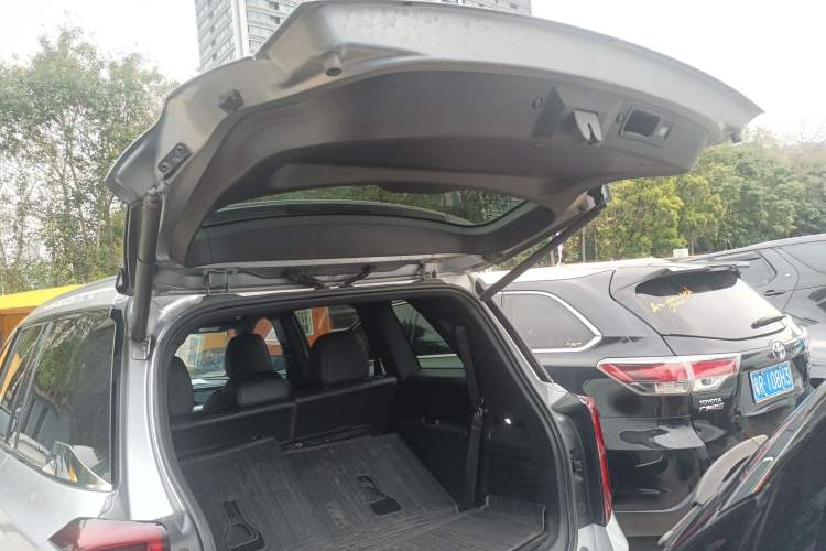 Used GAC Trumpchi GS8 2022 Linghang Series 2.0 TGDI Two-Wheel-Drive Luxury Smart Connectivity Version (7 Seats) Trunk