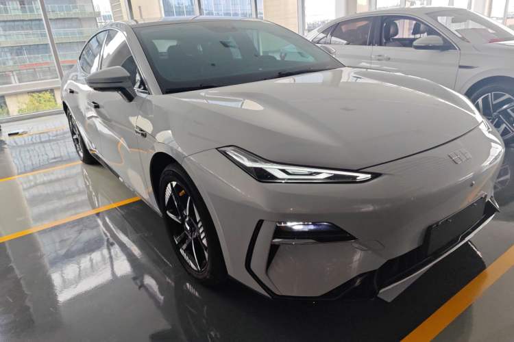 Used Geely Galaxy E8 2024 550 km Range Rear-Wheel-Drive PRO