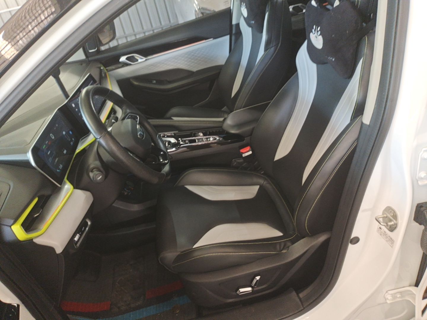 Geely Auto Coolray 2022 Bin Yue COOL 1.5TD DCT Ignite Edition — снимка 17