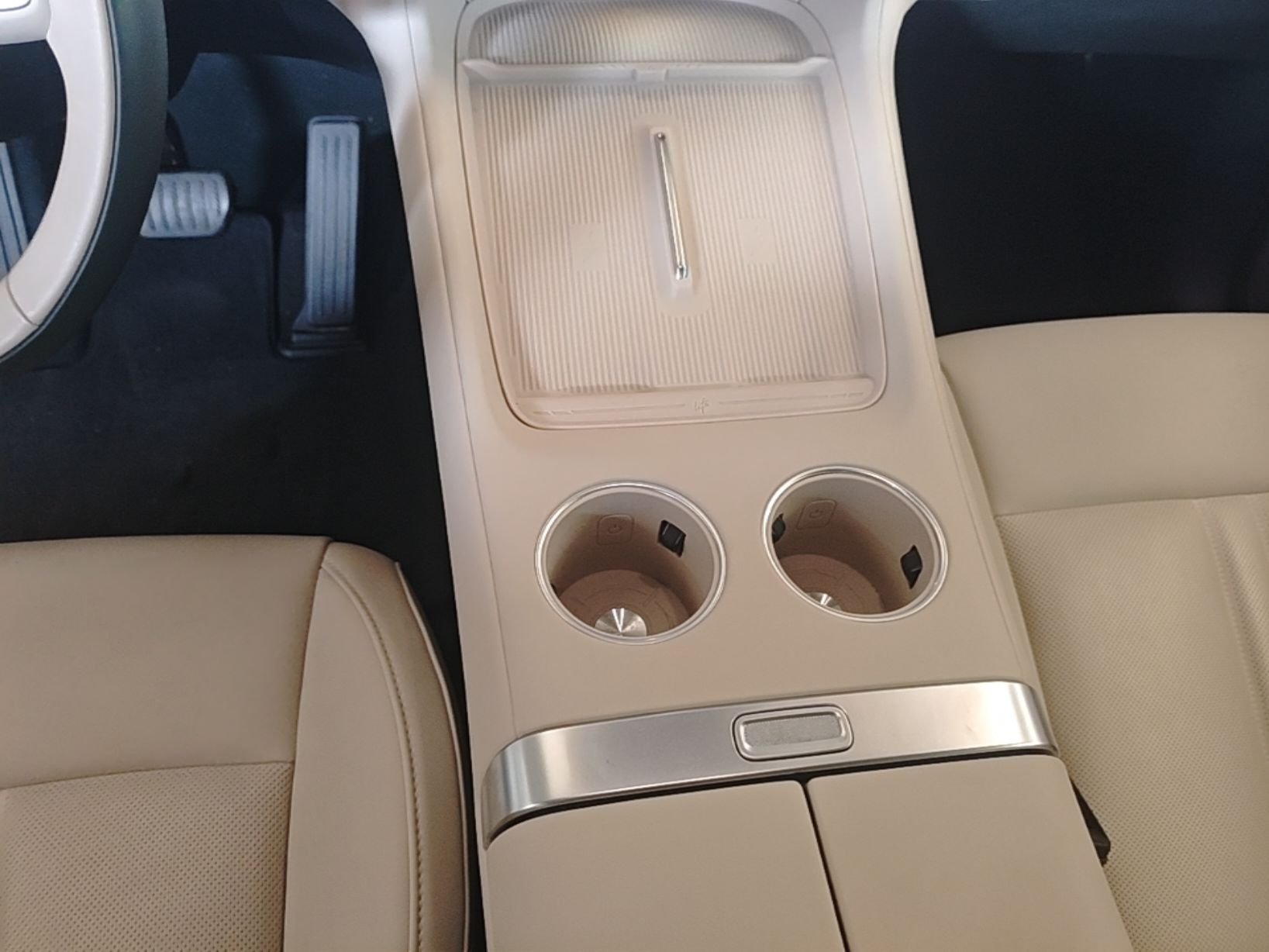 Xiaomi Auto YU7 2025 Ultra-Long Range Rear-Wheel Drive Version — снимка 17
