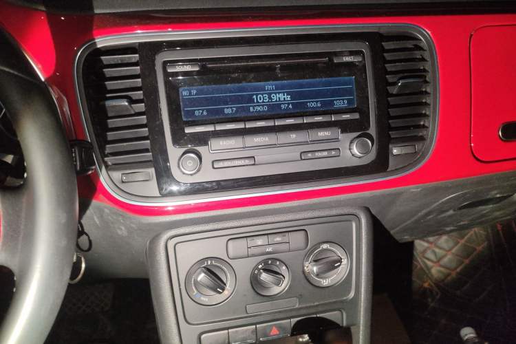 Used Volkswagen Beetle 2013 1.2TSI Fashion Edition Audio And AC Panel