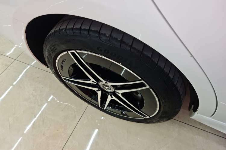 Used Mercedes-Benz C-Class 2025 C 260 L Obsidian Night Sport Edition Right Rear Wheel Hub