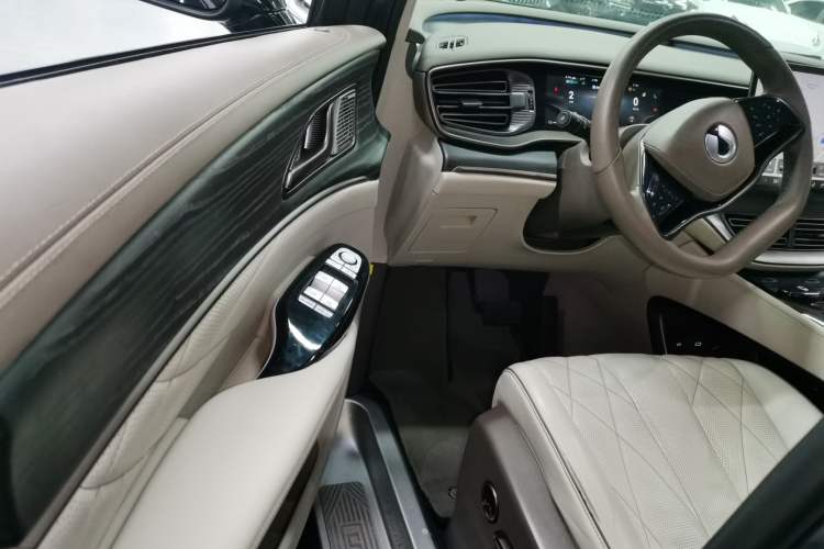 Used Denza D9 2022 DM-i 970 Four-Wheel Drive Flagship Model