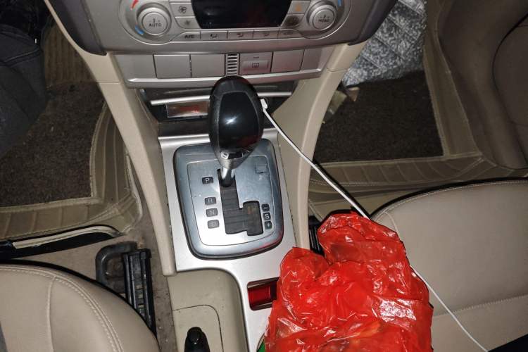 Used Ford Focus 2013 Sedan Classic 1.8L Automatic Fashion Edition Gear Lever