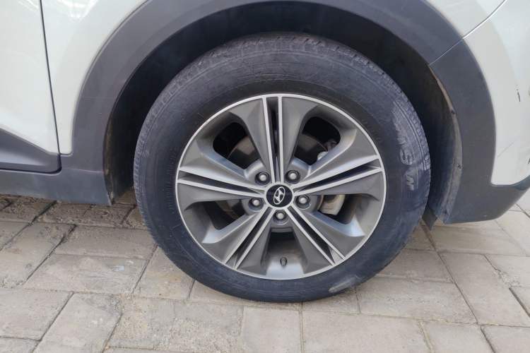 Used Hyundai ix25 2015 1.6L Automatic Two-Wheel Drive Smart GLS Trim Right Front Wheel Hub