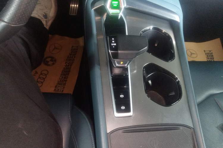 Used MG 7 2023 2.0T Automatic Hunter Luxury Edition Gear Lever