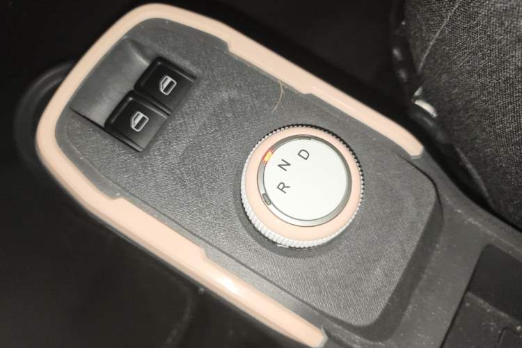 Used Chery QQ Ice Cream 2022 170km Sundae Phosphate Lithium-Ion