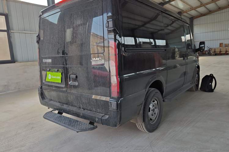 Used JMC Fushun 2023 2.0T Automatic Short-Wheelbase Low-Roof Commercial & Multi-Purpose Passenger Vehicle 6-Seater with Dual-Opening Tailgate
