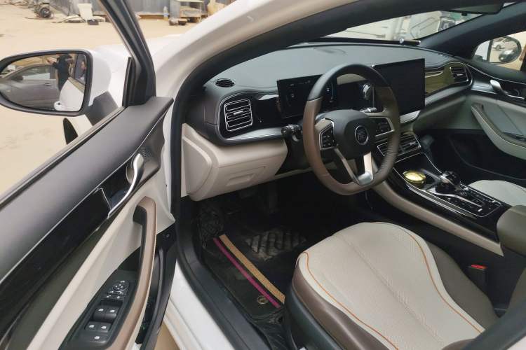 Used BYD Qin PLUS 2024 HONOR Edition DM-i 120KM Beyond Model