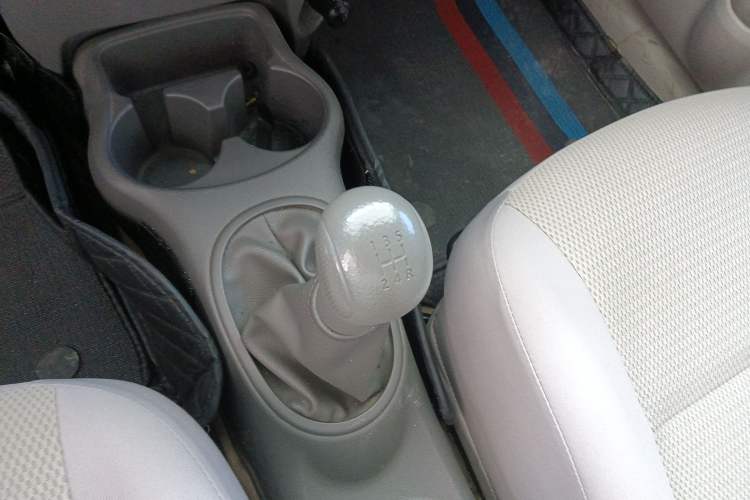 Used Nissan Sunny 2014 1.5XE Manual Elite Edition Gear Lever