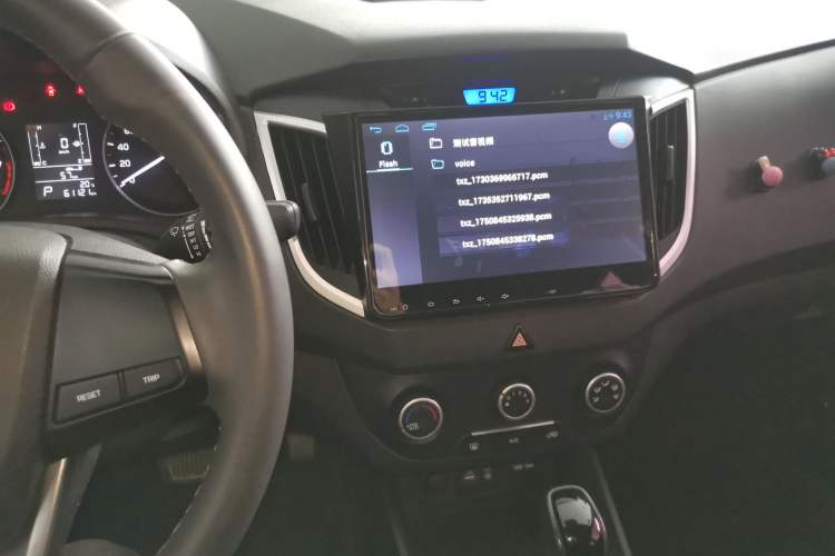 Used Hyundai ix25 2015 1.6L Automatic Two-Wheel Drive Smart GLS Trim Audio And AC Panel