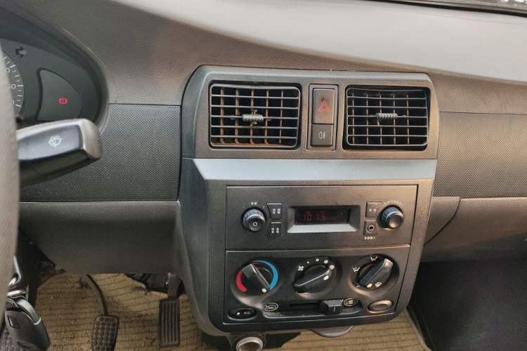 Used Wuling Rongguang Small Truck 2017 1.5L Double-Cab Basic Version L3C Audio And AC Panel