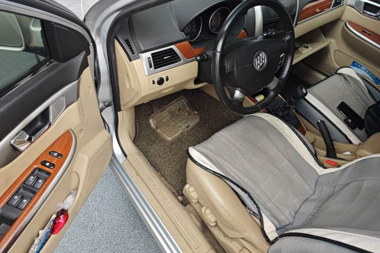 Used Buick Excelle 2013 1.5L Manual Luxury Model Driver Seat