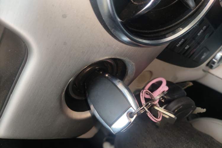 Used Mercedes-Benz GLK-Class 2013 GLK 300 4MATIC Dynamic Sunroof Model
