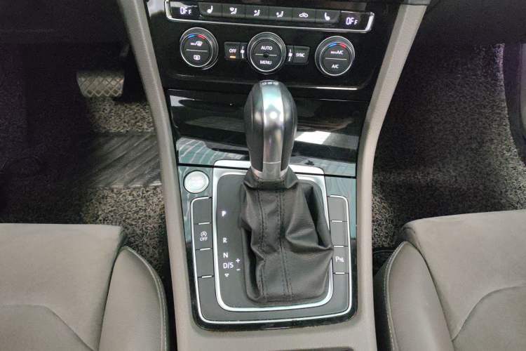 Used Volkswagen Golf 2015 1.4TSI Automatic Flagship Model
