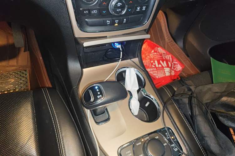 Used Jeep Grand Cherokee 2014 3.6L Elite Navigation Edition Gear Lever