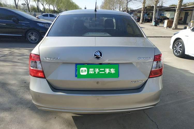 Used Skoda Rapid 2015 1.6L Automatic Smart Selection Model
