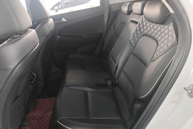 Used Hyundai Tucson 2019 280TGDi Dual-Clutch Two-Wheel Drive Fashion Edition China VI Standard
