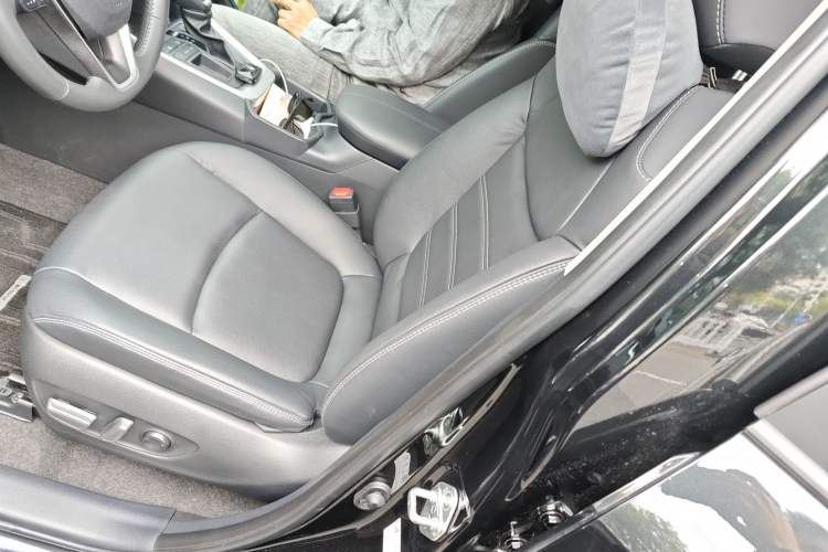 Used Toyota RAV4 2023 2.0L CVT Two-Wheel Drive Fashion Plus Edition
