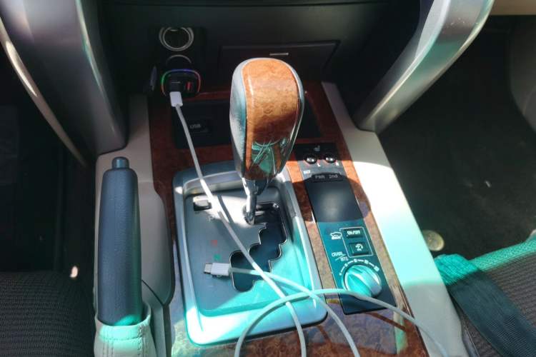 Used Toyota Land Cruiser 2012 4.6L Automatic VX Gear Lever