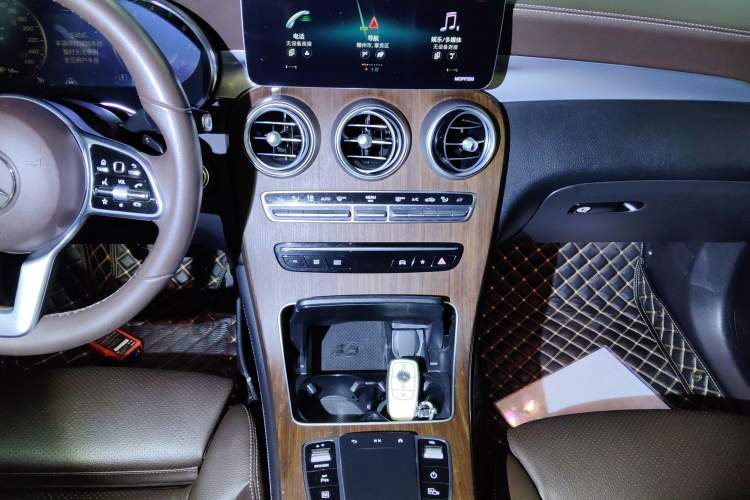 Used Mercedes-Benz GLC 2020 Facelifted GLC 300 L 4MATIC Luxury Edition Audio And AC Panel