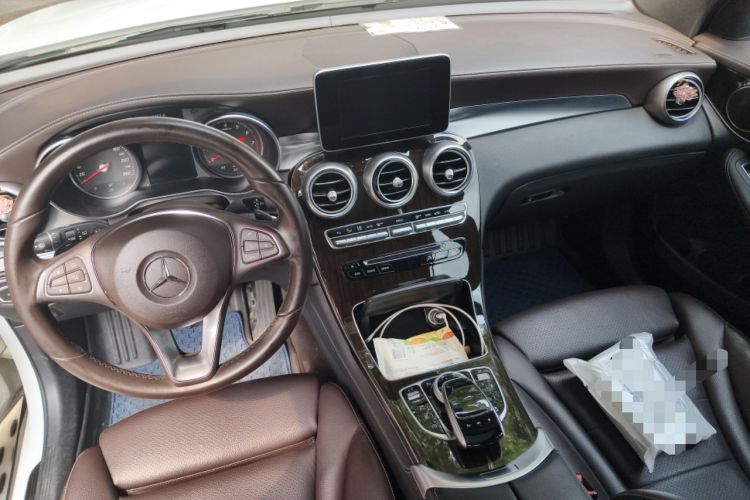 Used Mercedes-Benz GLC 2017 GLC 260 4MATIC Dynamic Edition Center Console