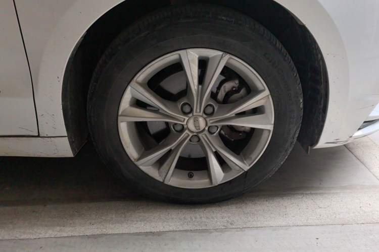 Used Geely Auto Emgrand GT 2020 Revised 1.8T Navigation Edition Right Front Wheel Hub