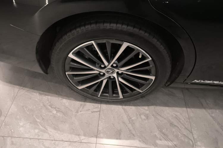 Used Lexus ES 2021 300h Deluxe Edition