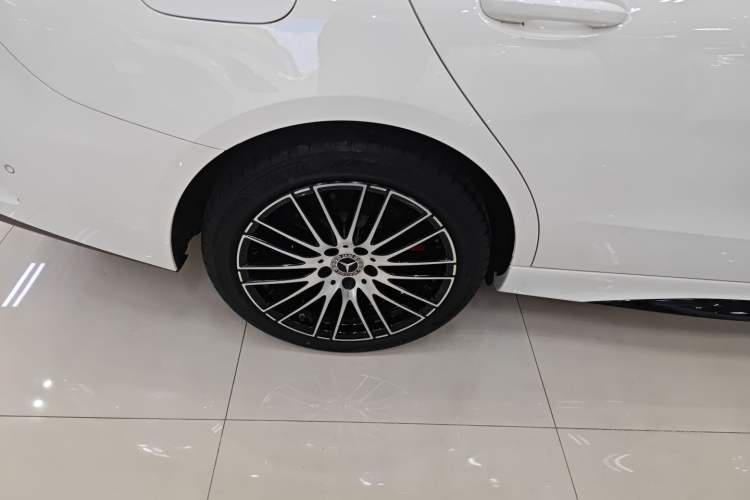 Used Mercedes-Benz C-Class 2024 C 200 L Sport Edition Right Rear Wheel Hub